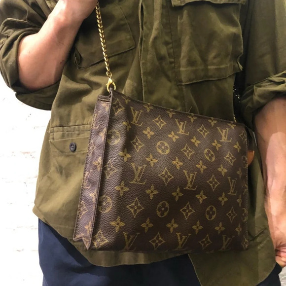 - Vintage LOUIS VUITTON Monogram Pouche Toilette 26 Clutch Bag converted - Picture 4 of 17